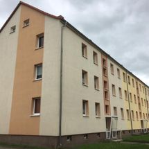 Gelbes Haus nach der Reinigung